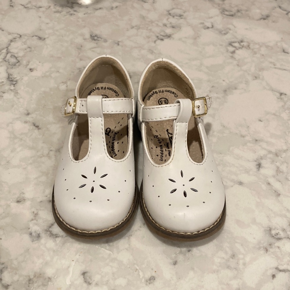 Footmates white Oxford shoes
